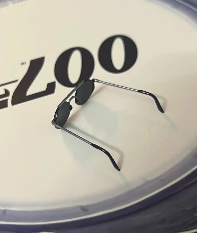 Sunglasses Figure Hot Toys 1/6 MMS804 No Time To Die James Bond Commando Outfit - Image 1 of 1