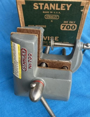 Винтажный Stanley No 700 угловых зажимных настольных тисков с оригинальной коробкой - Изображение 1 из 4