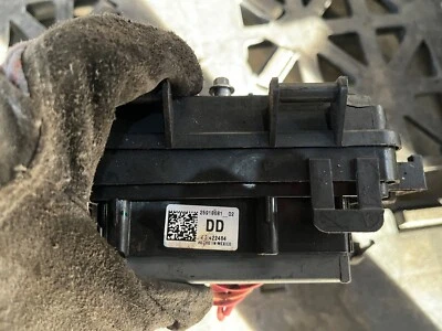 Panel de conexiones relé caja de fusibles motor Buick Allure 2006-09 OEM 25918681 Foto 1 de 3