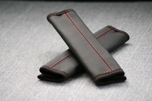 FOR KIA CEED 06-12 BLACK GENUINE 2X SEAT BELT HARNESS SHOULDER COVERS PADS RED - Picture 1 of 4
