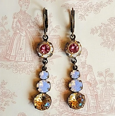 Pendientes colgantes colgantes rosa con flores de cristal de Swarovski en latón Foto 1 de 4