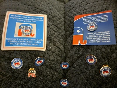 Paquete de botones y prendedores demócratas. Botones Regan y los alfileres pequeños Foto 1 de 3