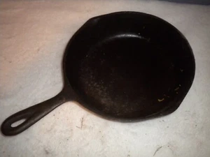 Cast Iron Skillet #5 8 1/8" Unbrander with Heat Ring - Picture 1 of 6