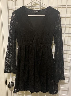 Vestido EXPRESS ENCAJE NEGRO S/P Mangas Campana Capricho Romántico Gótico Babydoll Foto 1 de 4