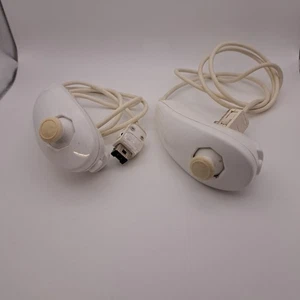 Nintendo Wii Nunchuck Controller White Set Of 2 - Picture 1 of 3