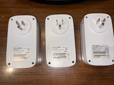 TP-Link TL-PA8030P AV1200 3-Port + zwei TL-PA8010P Passthrough Powerline Adapter - Bild 1 von 3
