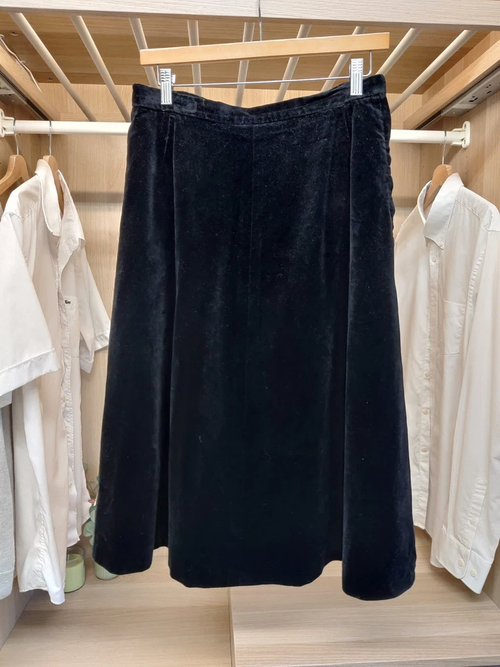 JAEGER SIZE UK 14 BLACK SKIRT A-LINE FLARE VELVET OCCASION CASUAL PARTY WOMENS - Image 1 of 4