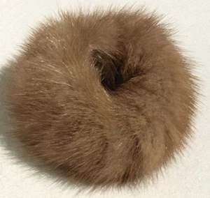 Nerz Haargummi Pelz Armband Scrunchie Haarschmuck Frisur Zopf Fell Haselnuss - Bild 1 von 2