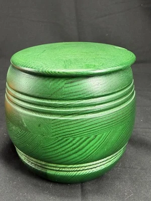 Soporte de cuenco de hilo de madera verde hecho en Suecia con tapa Foto 1 de 4