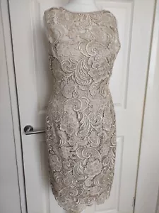 🎀ADRIANA PAPELL OCCASION DRESS SIZE 8 GOLDEN LACE KNEE LENGTH BODYCON SLEEVELES - Picture 1 of 15