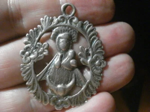 IMPRESIONANTE MEDALLA ANTIGUA ESPAÑOLA PLATA ESTERLINA - VIRGEN DE NIEVA SIGLO 17 - Imagen 1 de 4