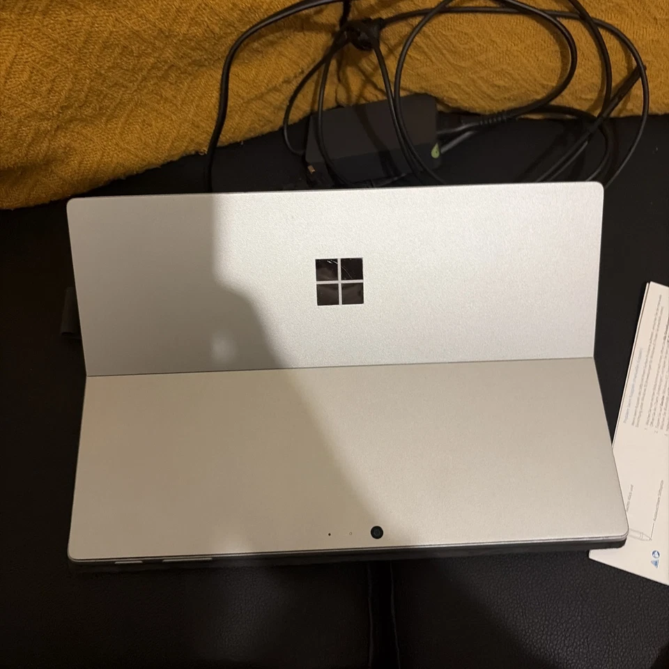 Microsoft Surface Pro 6 Core i7-8650U 8GB Ram 256GB SSD Windows 11 Pro Tablet - Image 1 of 3