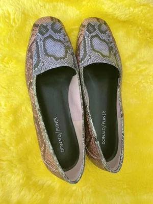 Mocasines planos cómodos de cuero con estampado de serpiente Donald J. Pliner Deedee 7M NUNCA USADOS Foto 1 de 4