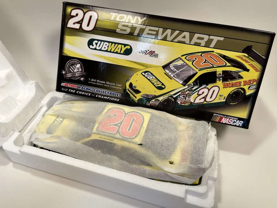 2008 Tony Stewart #20 Subway 1/24 Lionel Nascar Diecast 1/3382 BRAND NEW SEALED - Image 1 of 4