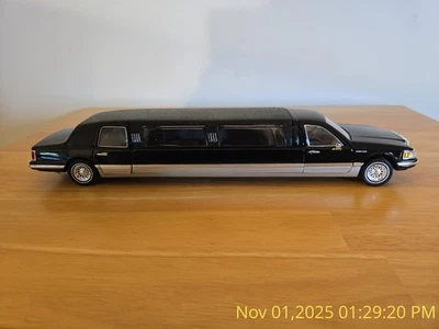 1996 LINCOLN LIMOUSINE -BLACK -# SS0701 1:24 SUPERIOR - Image 1 of 4