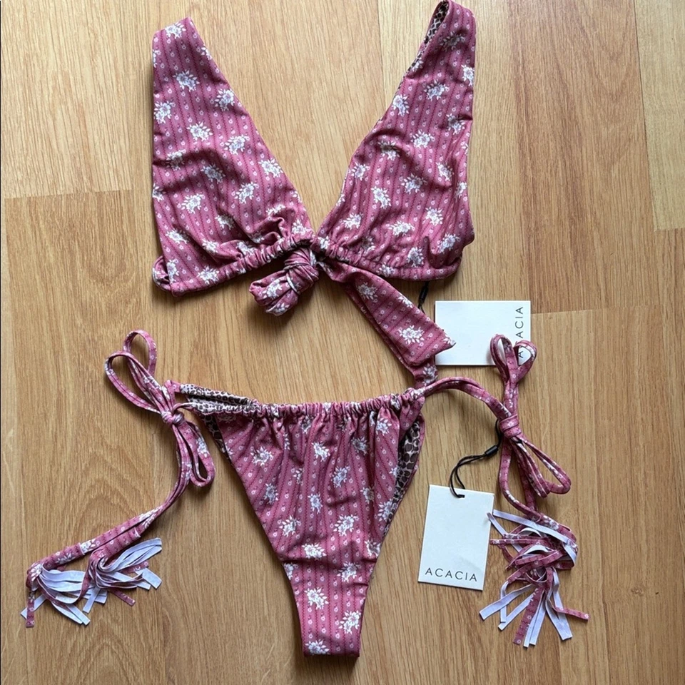 Conjunto de biquíni roupa de banho Acacia em S Blake TOP M taylor BOT. Floral rosa MOHALA - Imagem 1 de 4