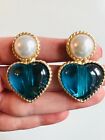 BEAUTIFUL VINTAGE BLUE CABOCHON FAUX WHITE PEARL HEART GOLD CLIP EARRINGS