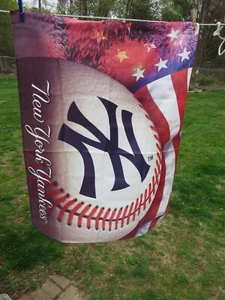 NIP 2007 NEW YORK YANKEES 4TH OF JULY 40 X 28 YARD FLAG FROM HAMILTON COLLECTION - Picture 1 of 5