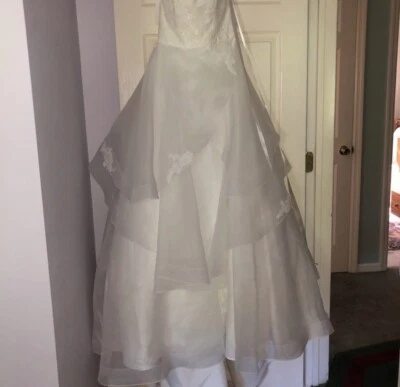 Paloma Blanca 4610 - Image 1 of 4