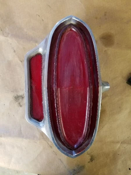 59 Oldsmobile Dynamic 88 1959 lámpara trasera lado pasajero Foto 1 de 4