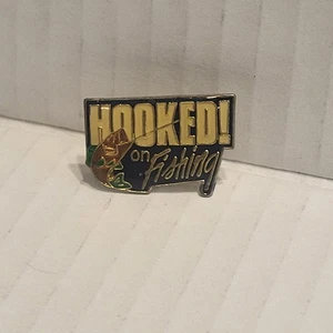 Hooked On Angelnadel Pinback Maße 1" - Bild 1 von 2