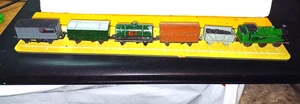 Lone Star 000 / Spur N 0-6-0 Panzerlok + gemischtes Verkehrsfahrzeug (siehe Text) - Bild 1 von 4