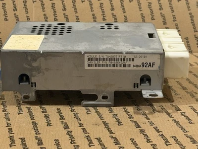 P04686492AF 2000 Dodge Grand Caravan 3,3 L PL PW MS módulo de control de carrocería BCM Foto 1 de 4