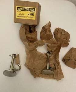 BOMMER SPRING HINGE CO Vintage Industrial Coat Hooks 5030 Heavy Duty Lot Of 6 - Picture 1 of 4