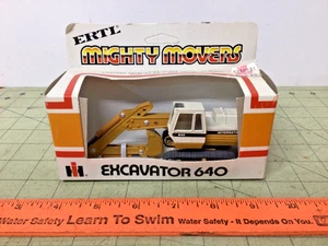 1:64 Ertl International Excavator 640 Mighty Movers stock #1854 - Picture 1 of 5