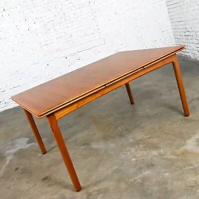 Mesa de comedor extensible Dux escandinava moderna de teca con hojas de dibujo de Folke Ohlsson  Foto 1 de 4