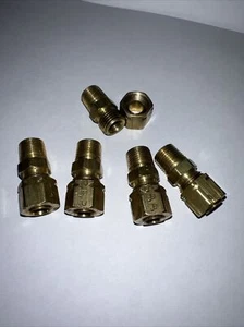 5 Male Connector: Brass Compression x MNPT 1/8 in Pipe Size, For 1/4 in Tube OD - Picture 1 of 8
