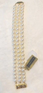 ๐๏ธ Jennifer Moore Triple Strand Ersatz Pearl Bracelet 7.5" - Picture 1 of 10
