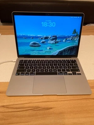 Apple MacBook Air 13 Zoll (256GB SSD, M1, 8GB) Laptop 2020 + M1 + QUERTZ SILBER - Bild 1 von 4