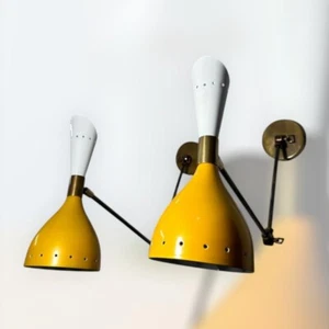 Aplique de pared italiano de latón mostaza y blanco par de luces - Imagen 1 de 9