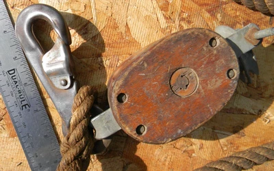 De colección Madera Granero Barco Azul Marino Polea Yunque Acero Forjado Ancla Marca Gancho a Presión Foto 1 de 4