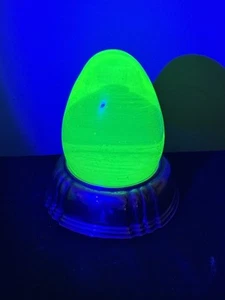 Murano Uranium Glass Egg Paperweight Vaseline With Silver Plate Stand England - Picture 1 of 4