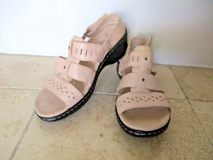 Sandalias de cuña Clark Ultimate Comfort Collection talla 8,5 beige rosa con honda trasera - Imagen 1 de 15