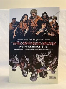 Cómics de imágenes de Robert Kirkman de The Walking Dead compendio una - Imagen 1 de 7