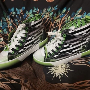 Beetlejuice It’s Showtime High Top Womens Size 7.5 1/2 Sneakers Shoe Striped Bug - Picture 1 of 7