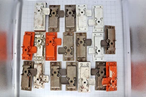 * Posten von 19 * Verschiedene gebrauchte Ist-Zustand Center Control Riegel Schließsystem - Bild 1 von 8