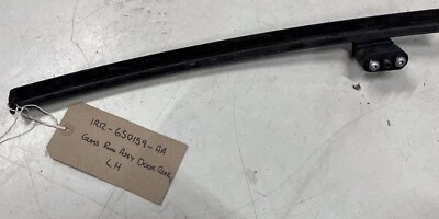 ASTON MARTIN VANQUISH 2002 PORTA TRASEIRA DE VIDRO RUN ASSY LH (1R12-650159-AA) - Imagem 1 de 4