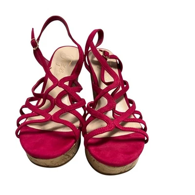 FERGIE Mujer Villa 4 Pulgadas Cuña Rosa Tacones EE. UU. Talla 8 Eur 38 Hebilla con Tirantes Foto 1 de 4