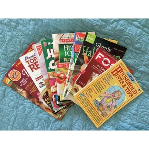 Vintage Holiday Cookbooks Destash lot of 11 Soft Cover  - Bild 1 von 5