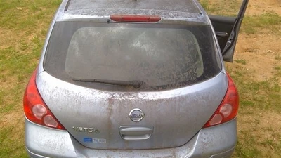 Hatchback con escotilla sin alerón para Nissan Versa 07-12 OEM Foto 1 de 4