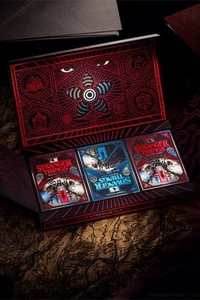 Stranger Things Playing Cards Box Set (3 Decks) - Imagen 1 de 10