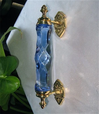 Manija de puerta/cajón acrílico azul claro herrajes de latón Foto 1 de 4