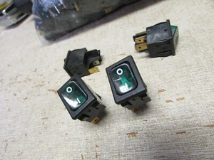 10 Pack Carling Technologies 632152-4B-3E On Off Green Illuminated Rocker Switch - Imagen 1 de 5