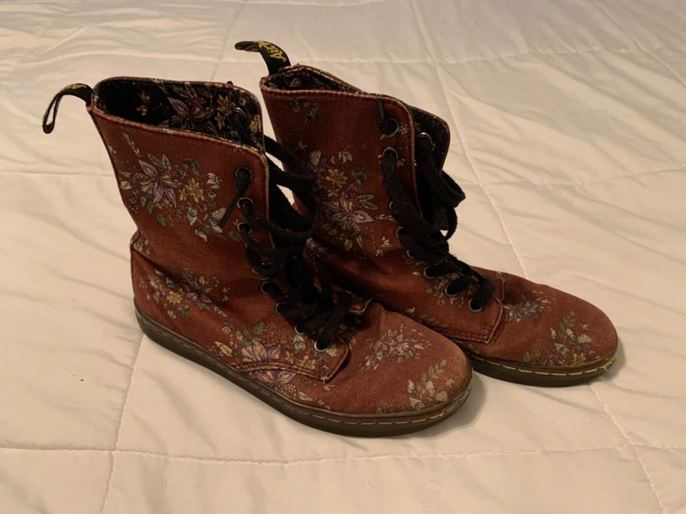Botas altas Dr Martens Air Wair de lona florales Stratford talla 7 para mujer rojas Foto 1 de 4