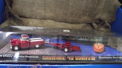 Hot Wheels-Cool Classics-Smoke'N Water-59 Chevy cachorro con remolque y bote Crackerbox Foto 1 de 2