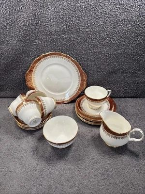 Винтажный чайный сервиз Duchess Winchester - 5 трио, сахар, кувшин и тарелка для торта + дополнительные принадлежности - Изображение 1 из 4